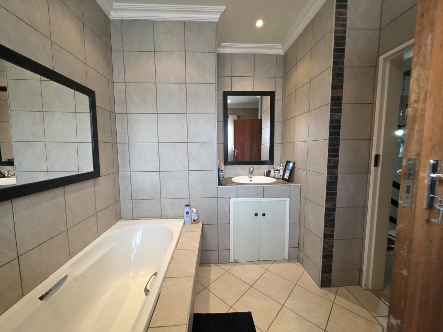 3 Bedroom Property for Sale in Naudeville Free State